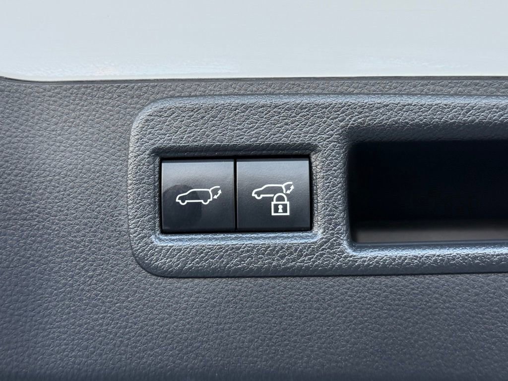 Certified 2023 Toyota Venza XLE image 17