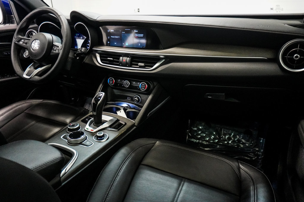 Used 2023 Alfa Romeo Stelvio Ti AWD/4WD image 12