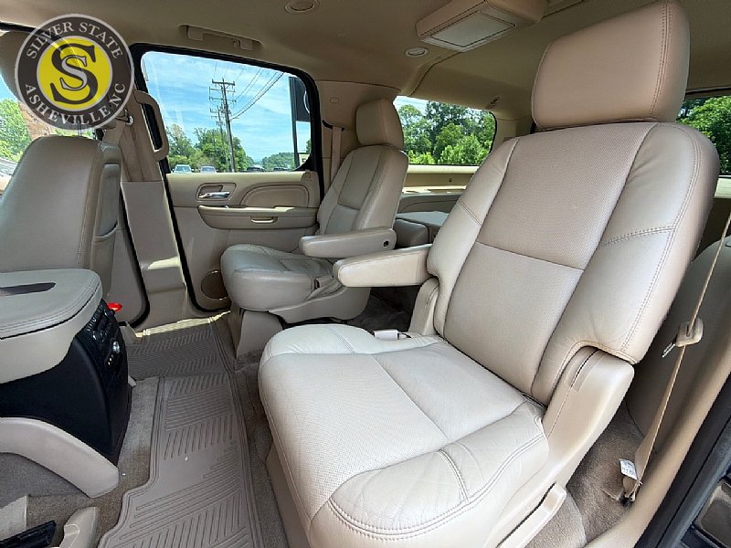 Used 2011 Cadillac Escalade ESV Premium AWD/4WD image 14