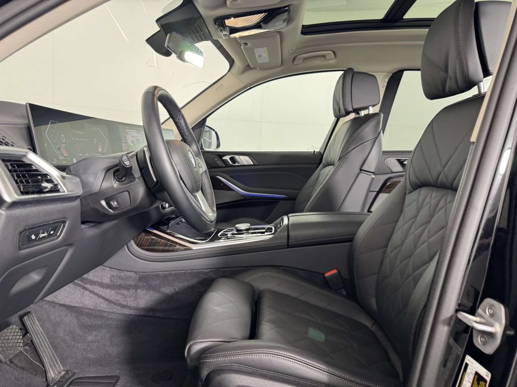 Used 2026 BMW X7 xDrive40i w/ Premium Package AWD/4WD image 4