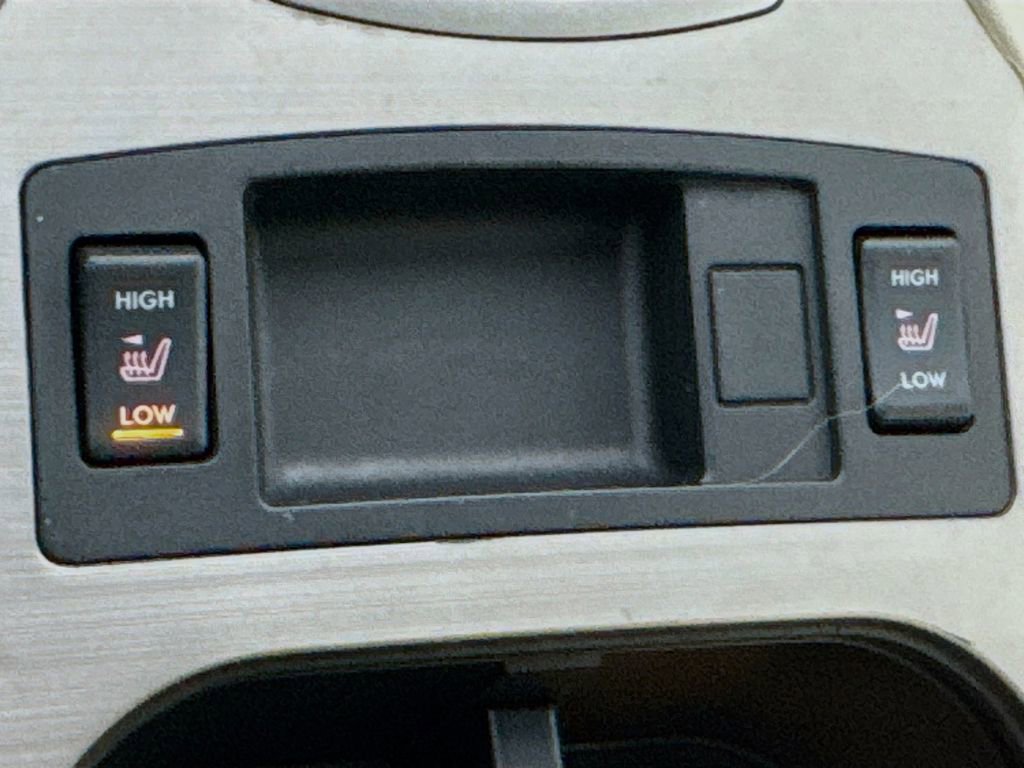 Used 2011 Subaru Outback 2.5i Limited image 23