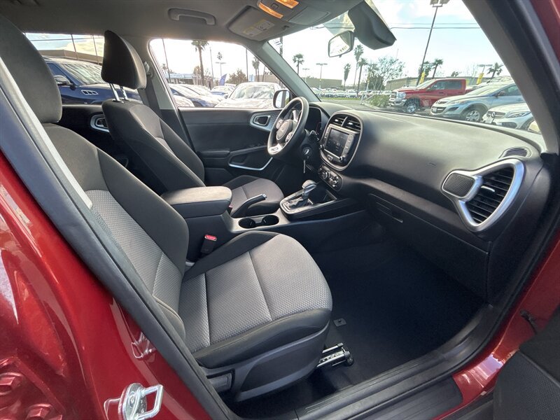 Used 2024 Kia Soul LX w/ Option Group 015 FWD image 18