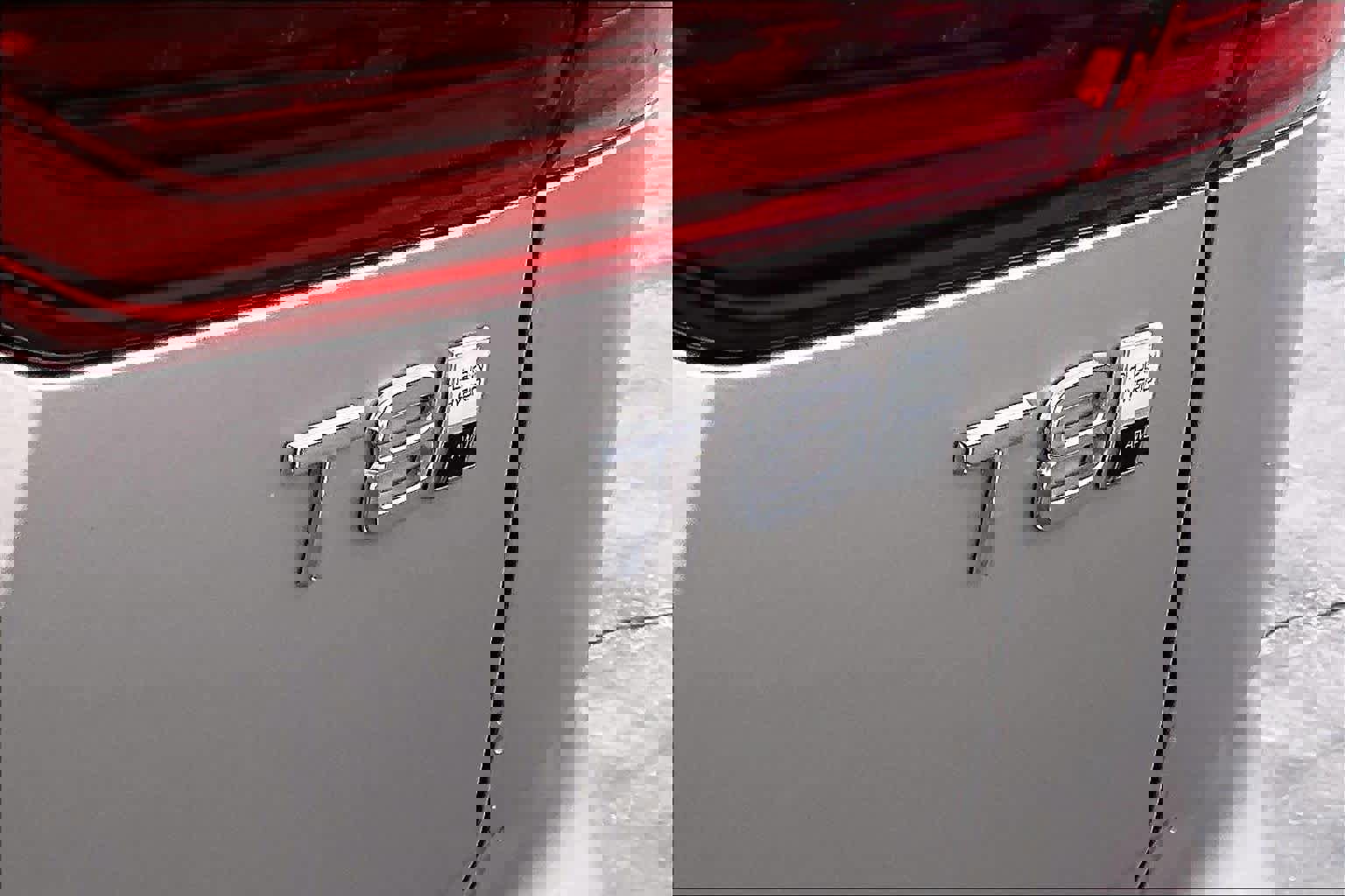 Used 2026 Volvo XC60 T8 Ultra w/ Protection Package Premier image 11