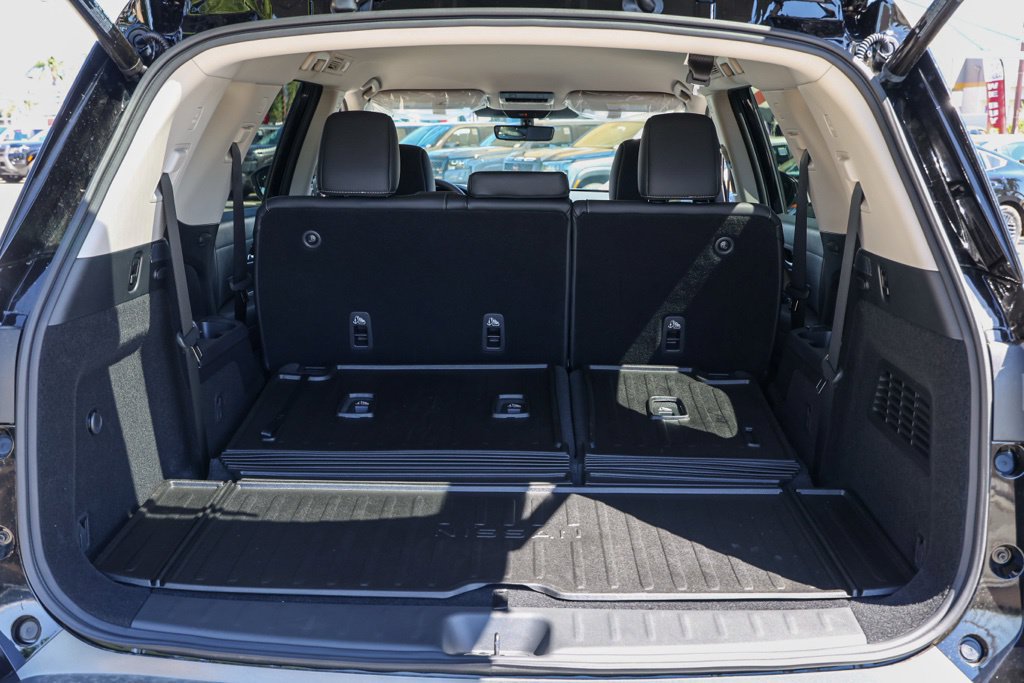 New 2026 Nissan Pathfinder SL w/ Cargo Package FWD image 17