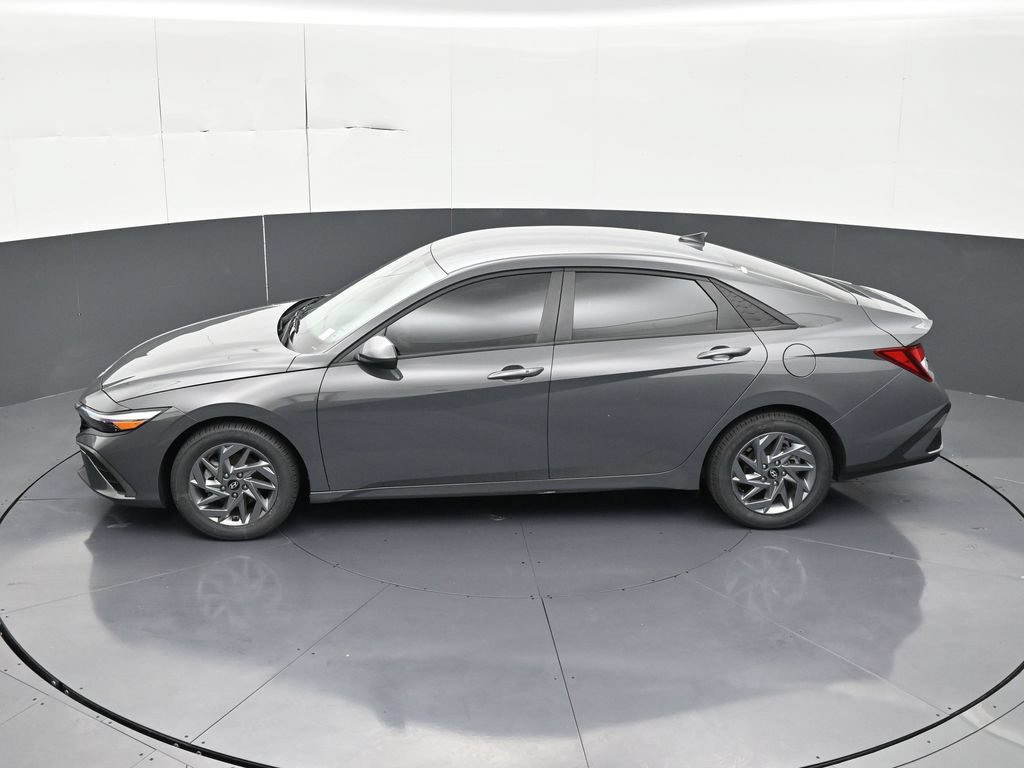 Used 2024 Hyundai Elantra SEL FWD image 16
