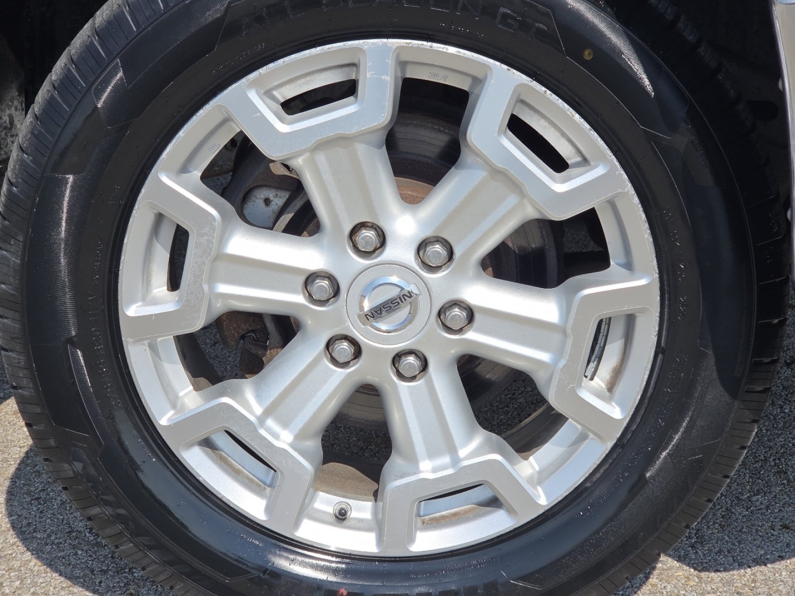 Used 2017 Nissan Titan SV AWD/4WD image 10