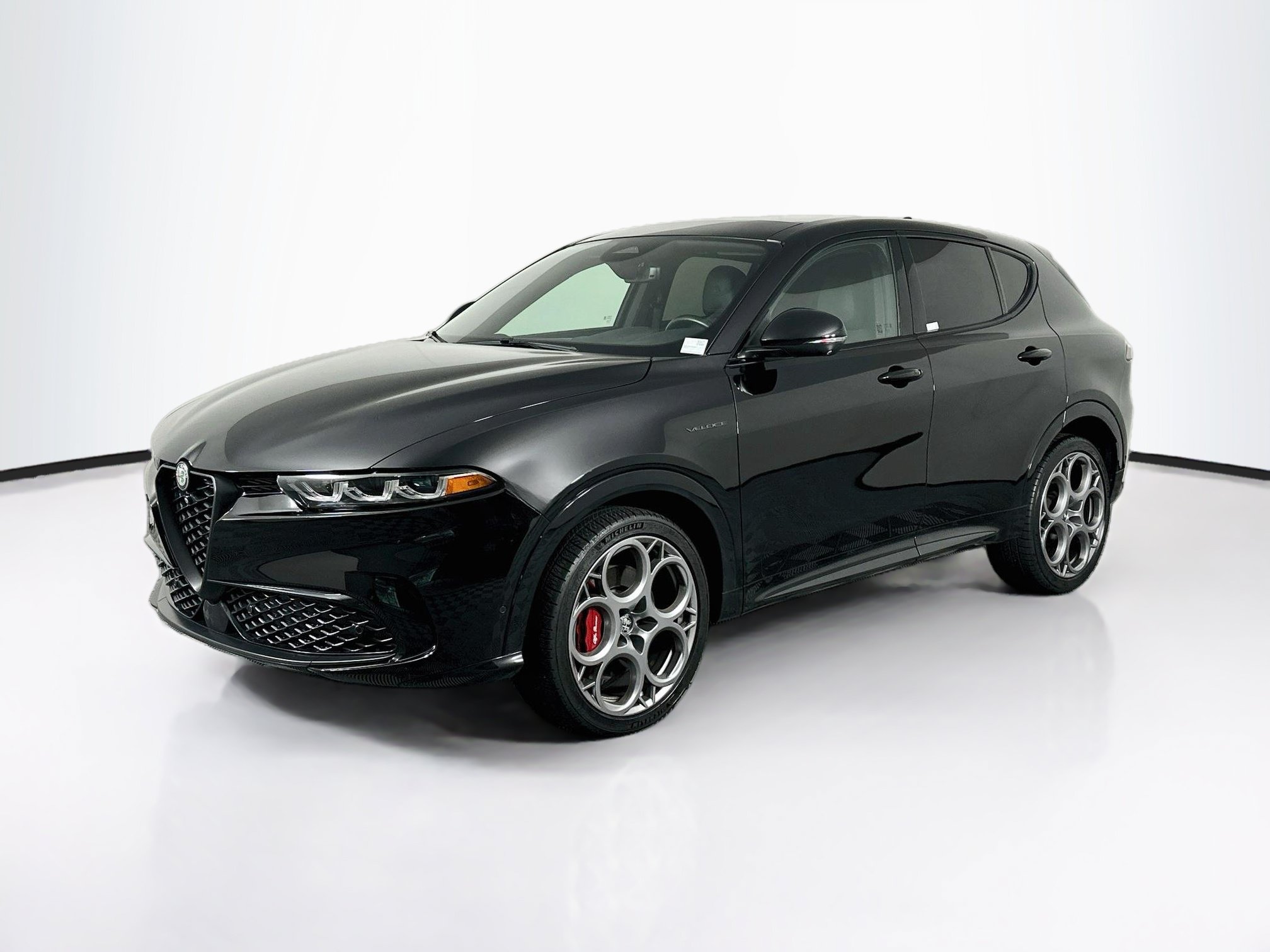 Used 2025 Alfa Romeo Tonale w/ Premium Package AWD/4WD image 3