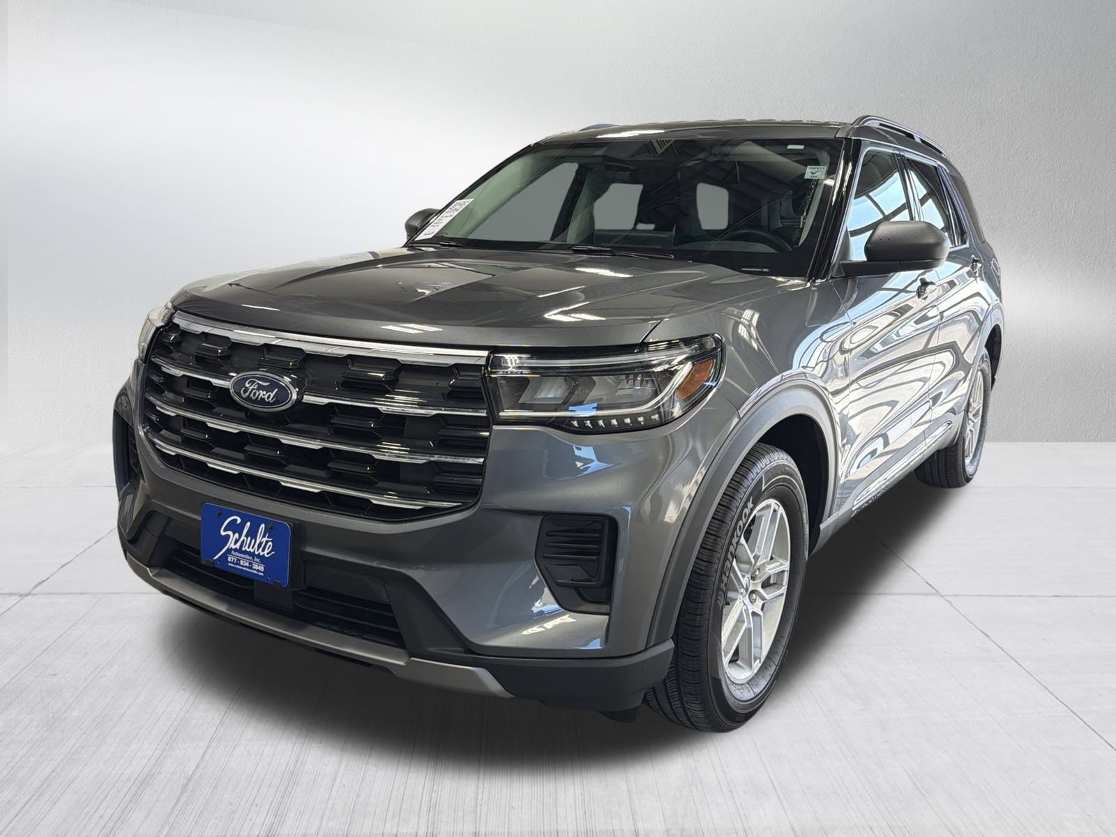 Used 2025 Ford Explorer Active image 3