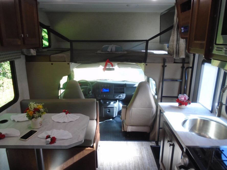 Used 2019 Chevrolet Express 4500 w/ RV Package RWD image 36