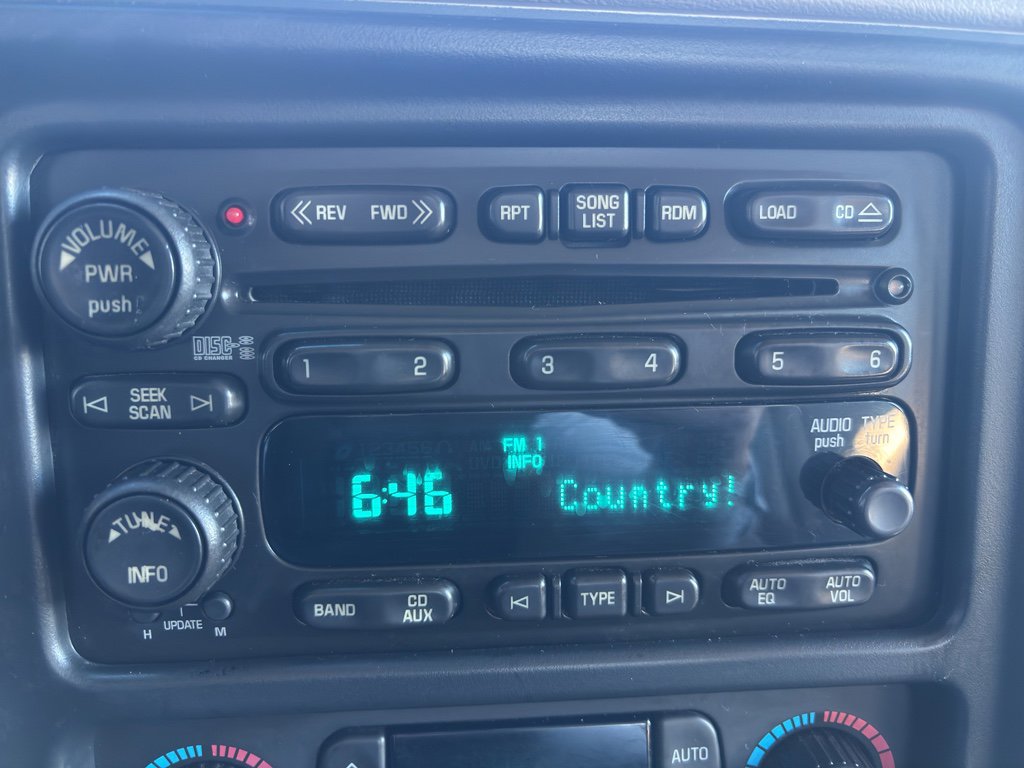 Used 2006 Chevrolet Silverado 2500 LT w/ Heavy-Duty Power Package image 22