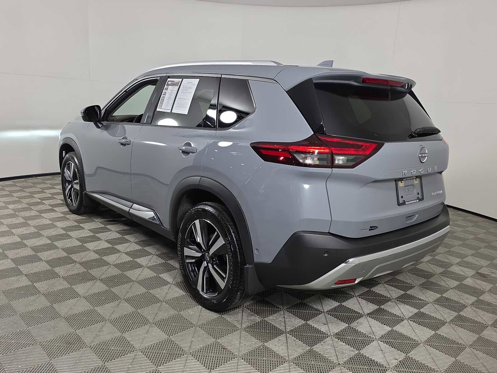 Used 2023 Nissan Rogue Platinum w/ Platinum Premium Package image 6