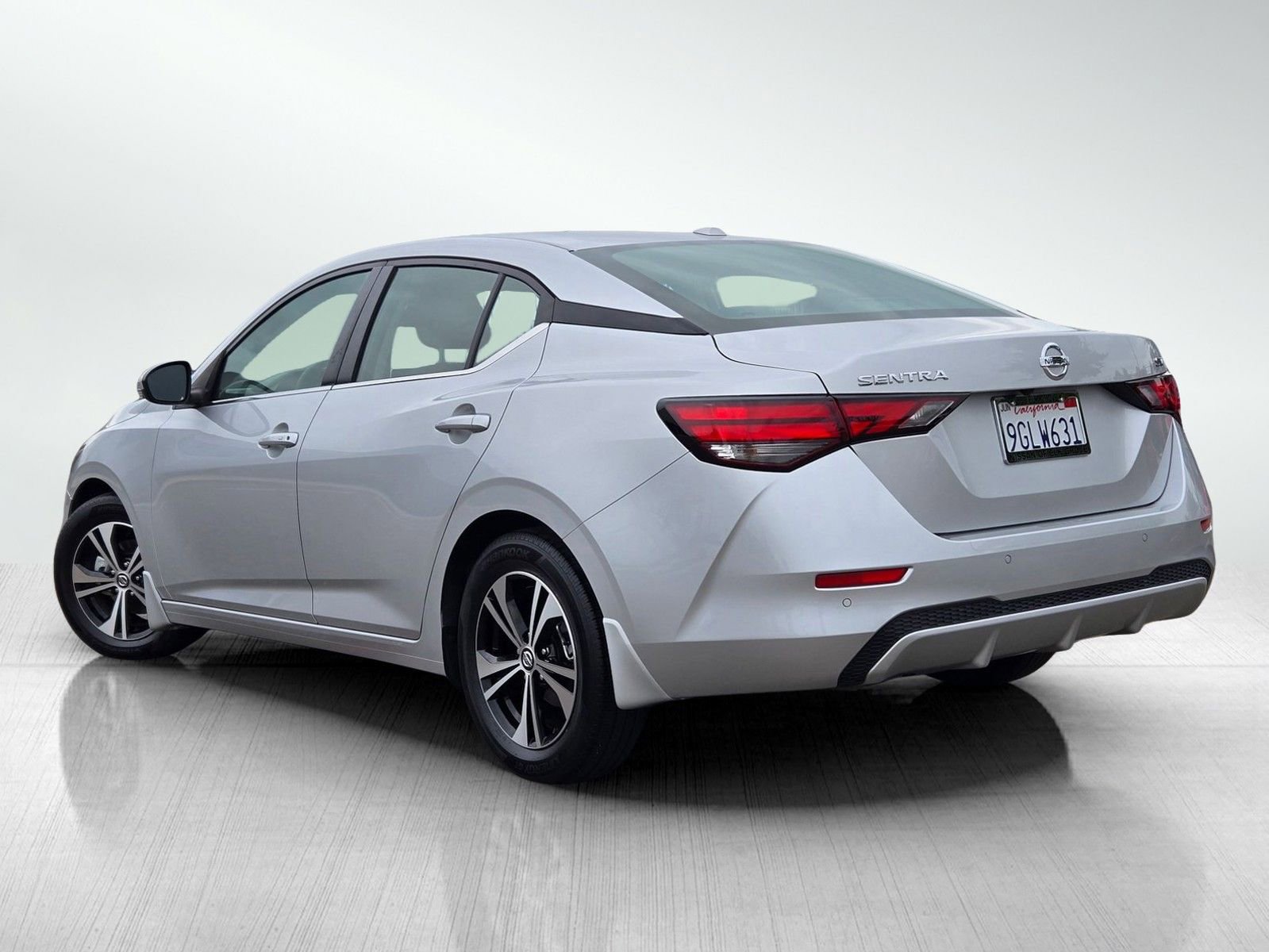 Used 2023 Nissan Sentra SV FWD image 9