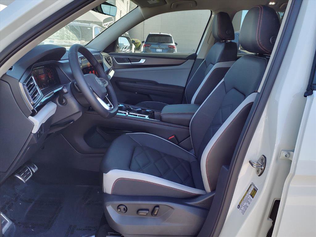 New 2026 Volkswagen Atlas Peak Edition image 9