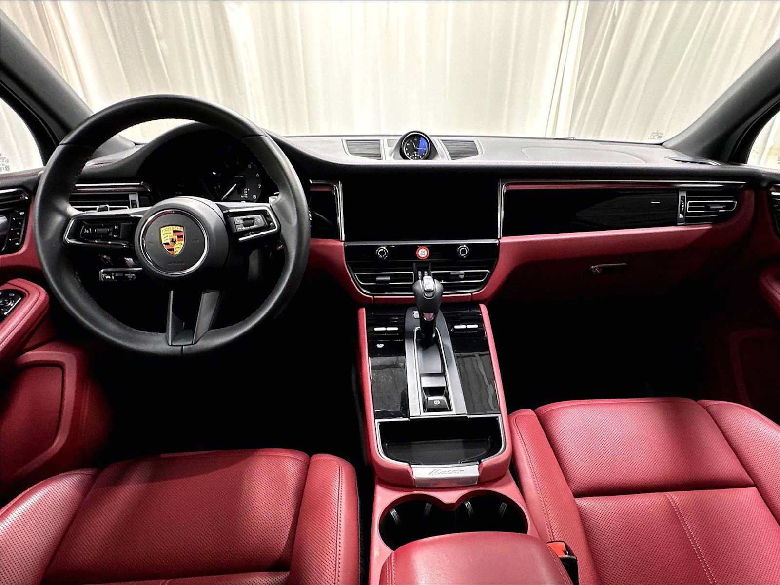 Used 2026 Porsche Macan AWD/4WD image 16