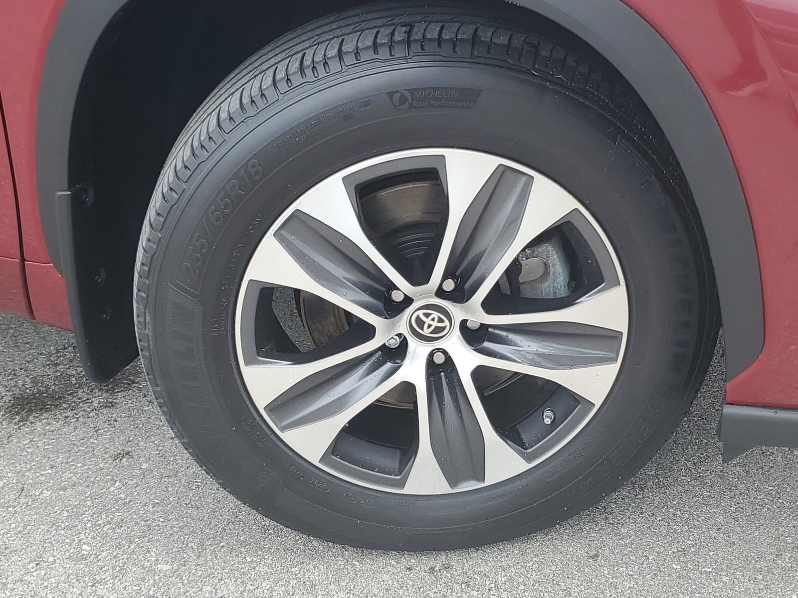 Certified 2024 Toyota Highlander XLE AWD/4WD image 6