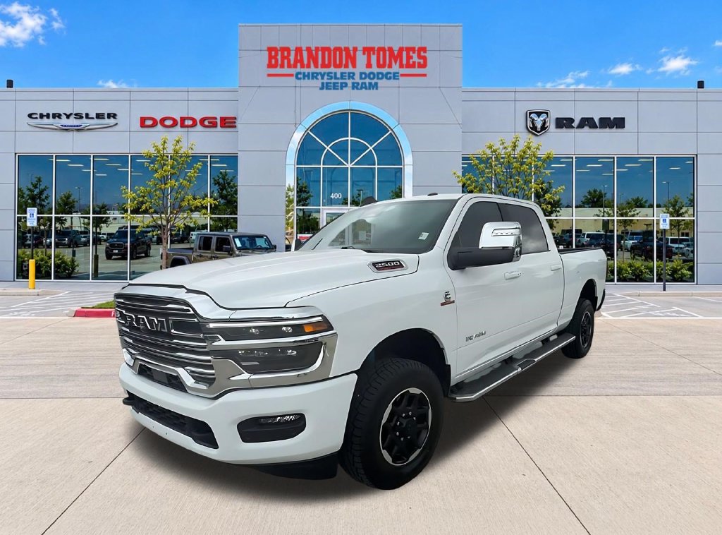 Used 2025 RAM 2500 Laramie AWD/4WD image 2