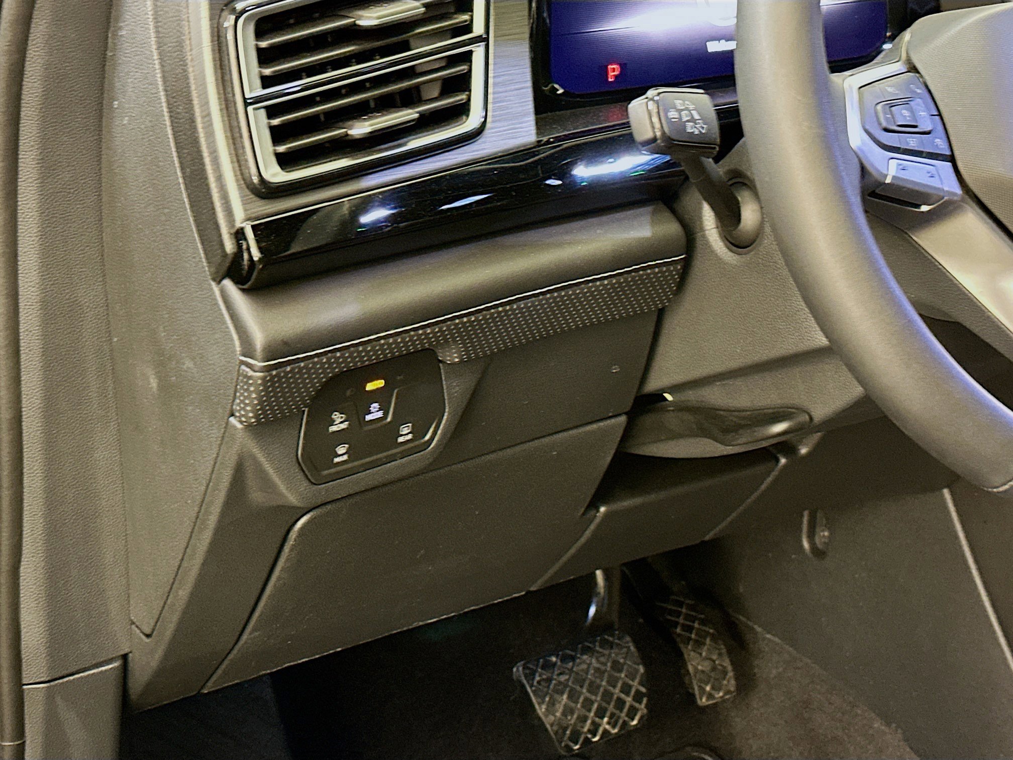 Used 2024 Volkswagen Atlas Cross Sport SE image 17