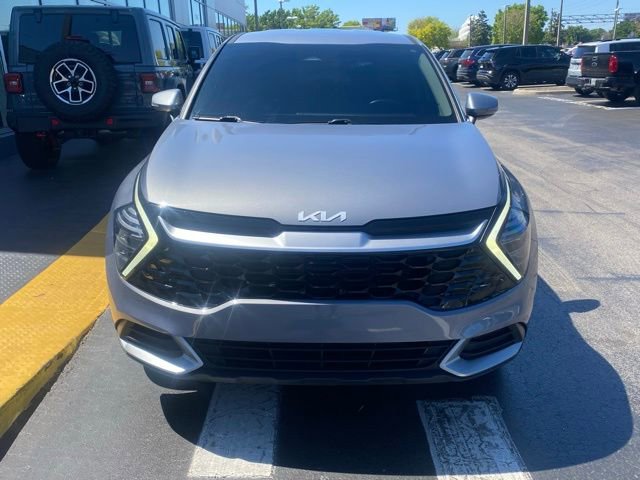 Used 2024 Kia Sportage EX image 3