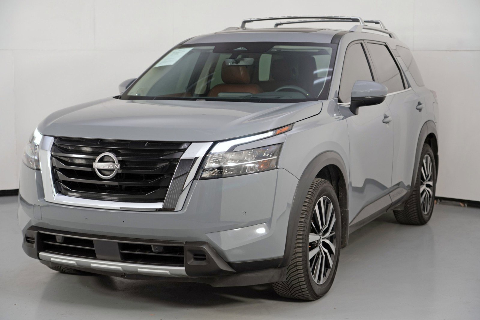 Used 2023 Nissan Pathfinder Platinum image 49