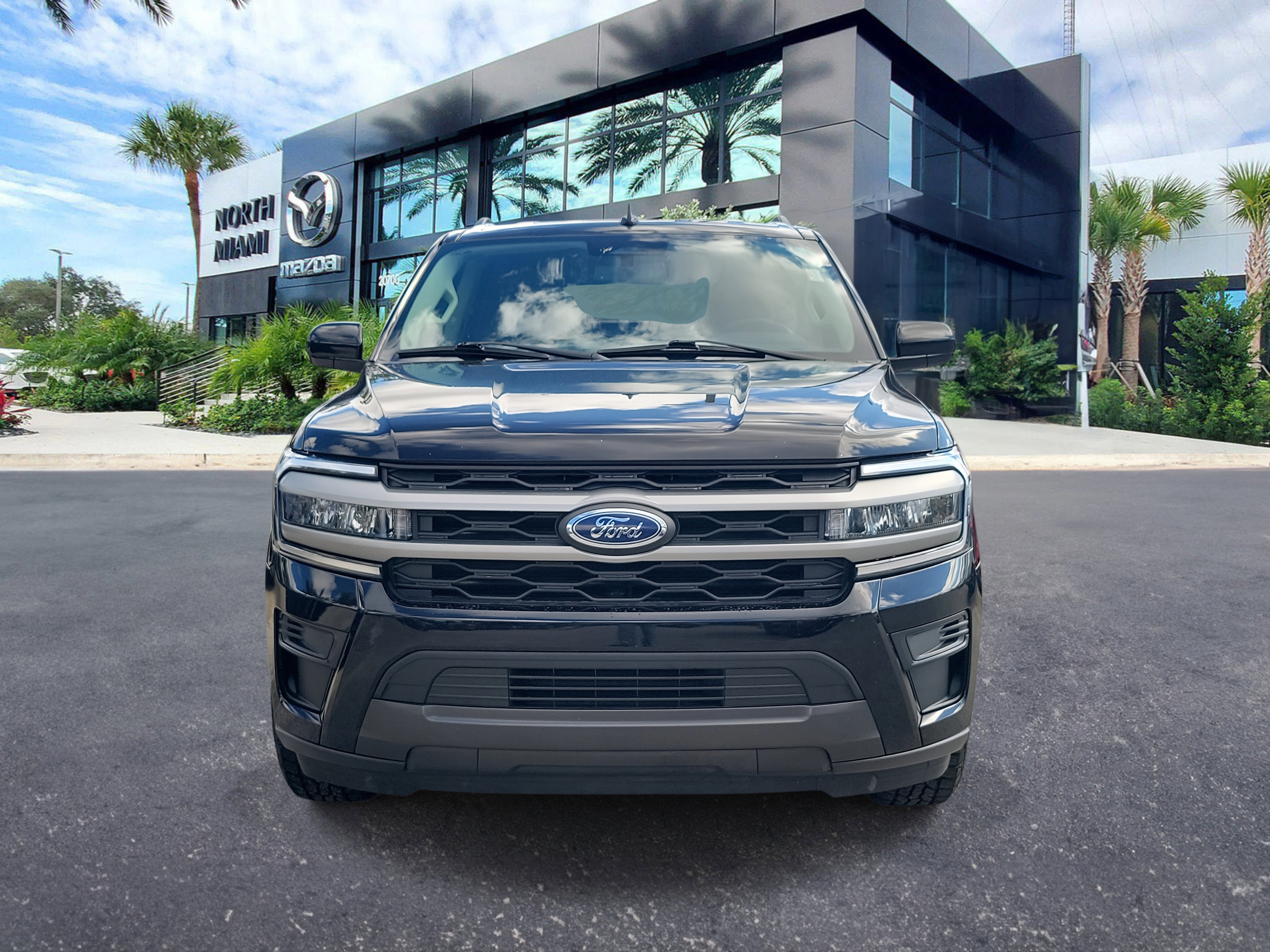 Used 2024 Ford Expedition Max XLT image 2