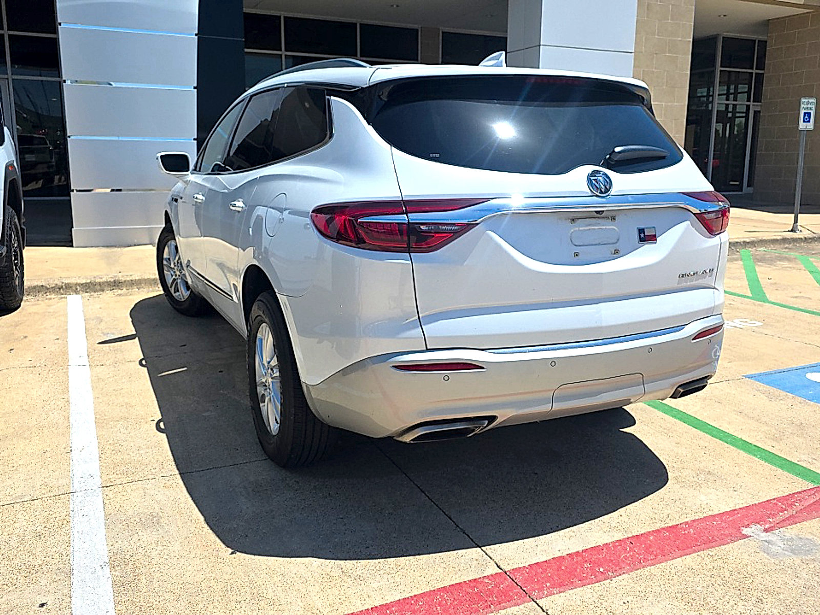 Used 2019 Buick Enclave Essence FWD image 8
