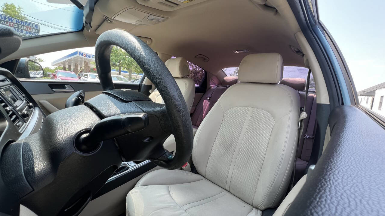 Used 2015 Hyundai Sonata SE FWD image 13
