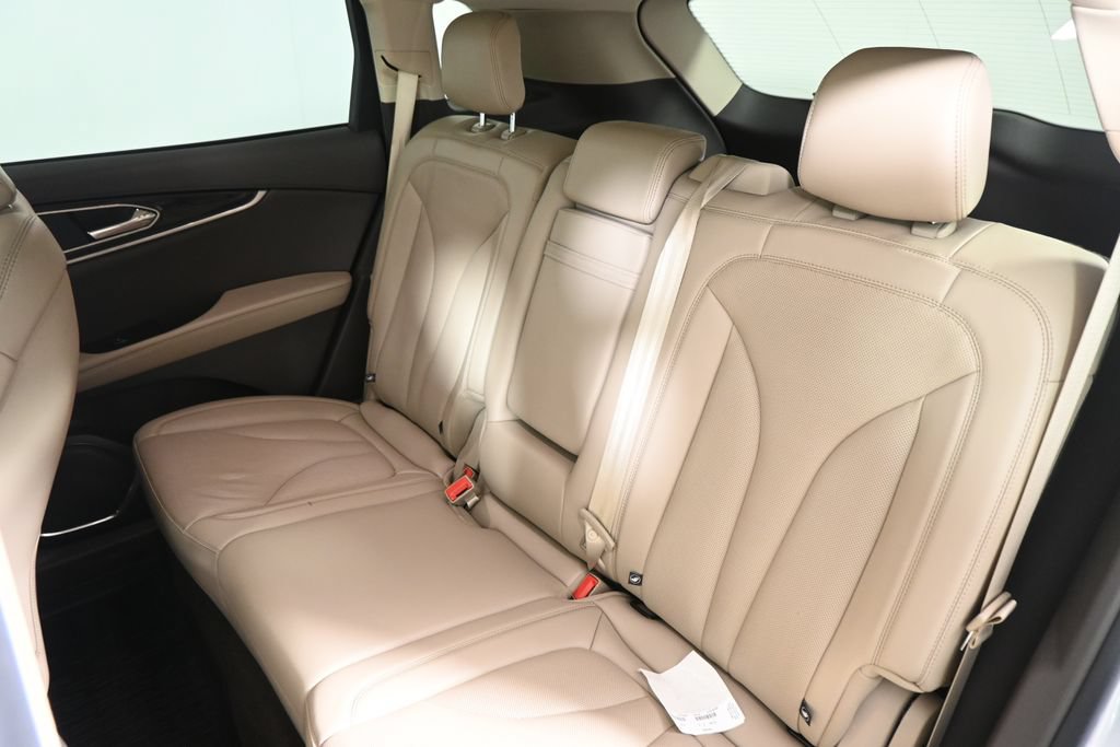 Used 2022 Lincoln Nautilus Reserve AWD/4WD image 4