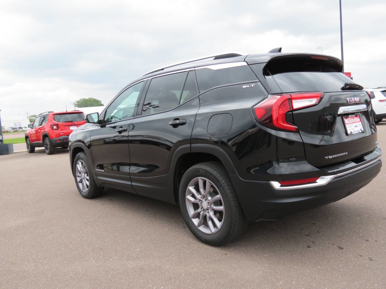 Used 2023 GMC Terrain SLT image 4
