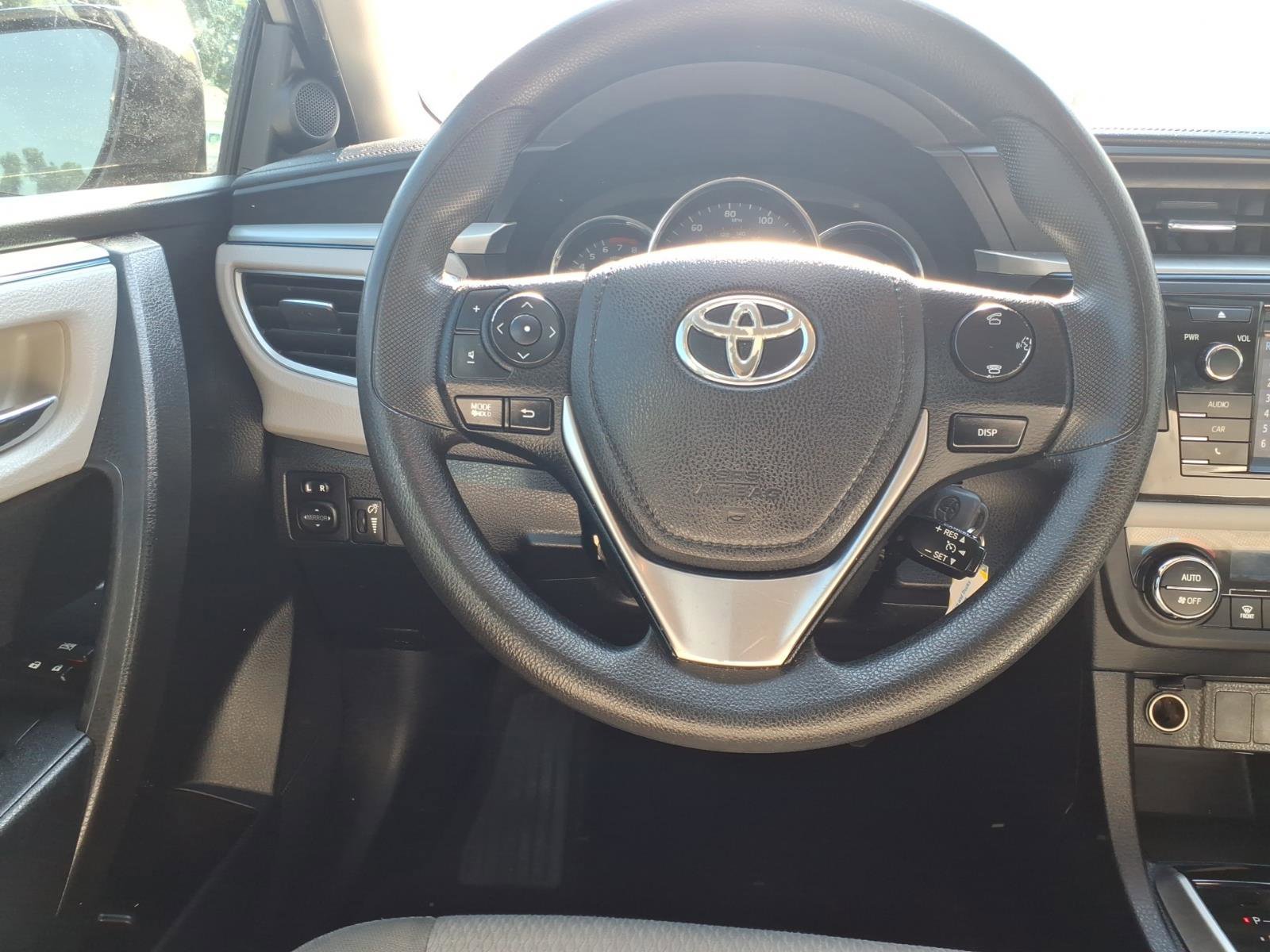 Used 2015 Toyota Corolla LE FWD image 5