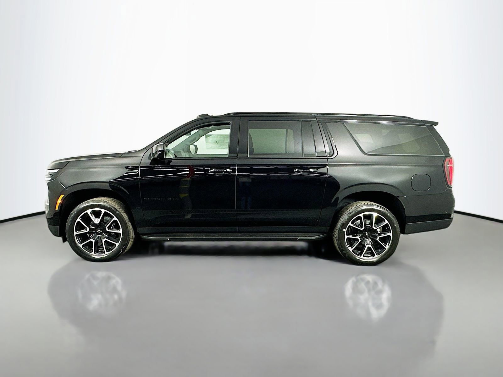 New 2026 Chevrolet Suburban RST w/ Sun And Tow Package image 4