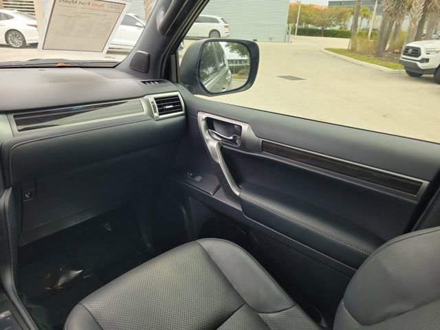 Used 2023 Lexus GX 460 Luxury w/ Accessory Package image 15