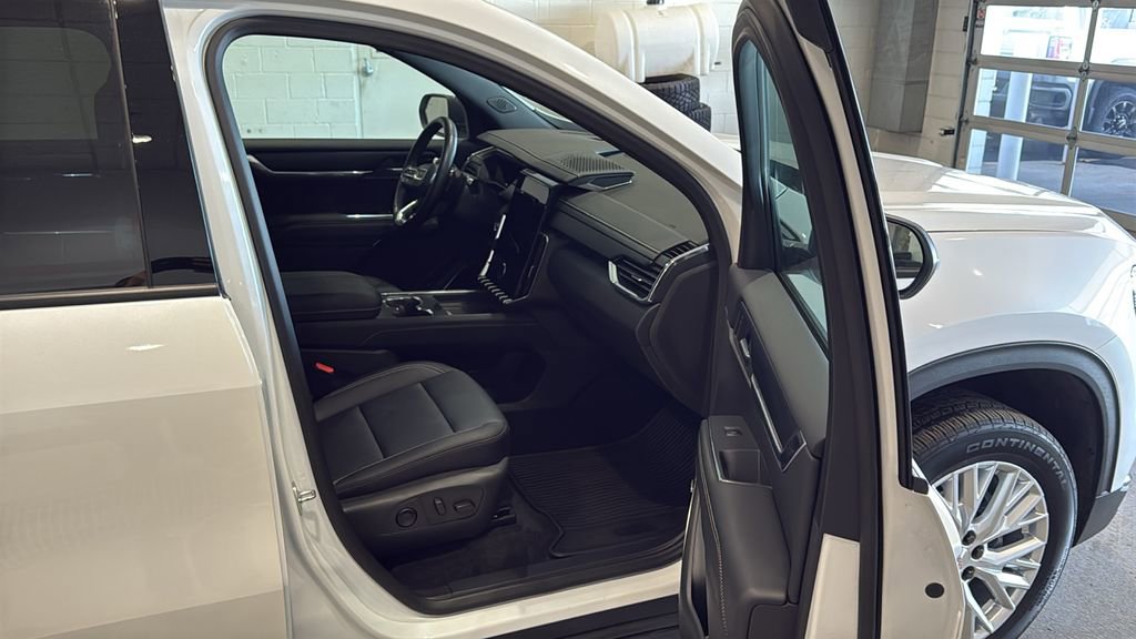 Used 2025 GMC Acadia Elevation w/ Elevation Premium Package image 12