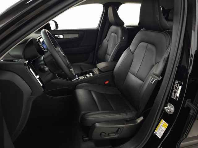 Certified 2024 Volvo XC40 B5 Plus w/ Climate Package AWD/4WD image 17
