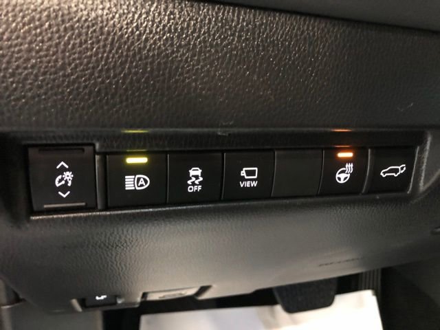 Used 2023 Toyota Venza Limited image 17