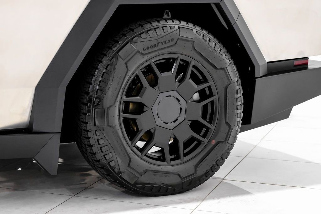 Used 2024 Tesla Cybertruck AWD Crew Cab image 58