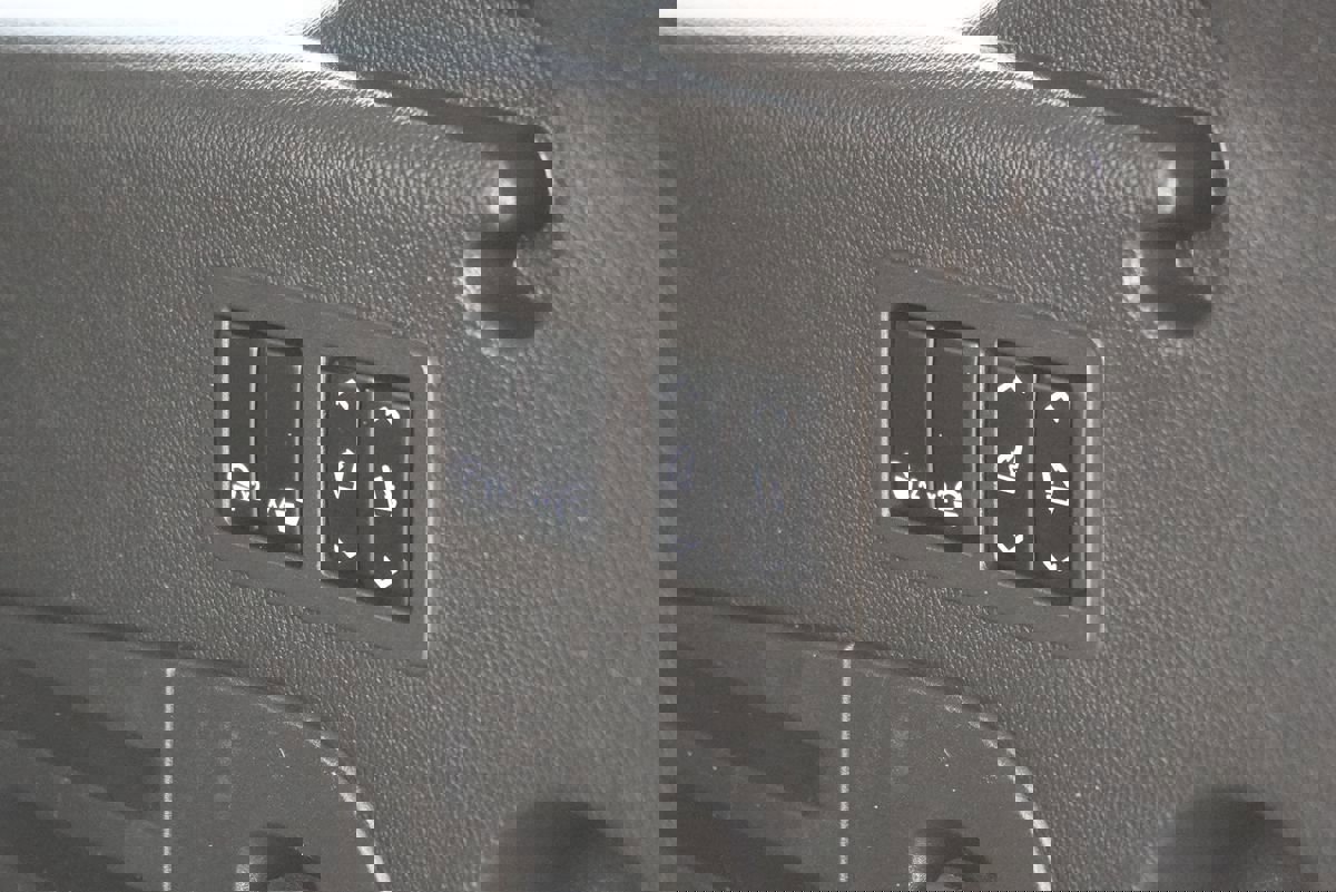 Used 2015 Chevrolet Suburban LTZ image 15