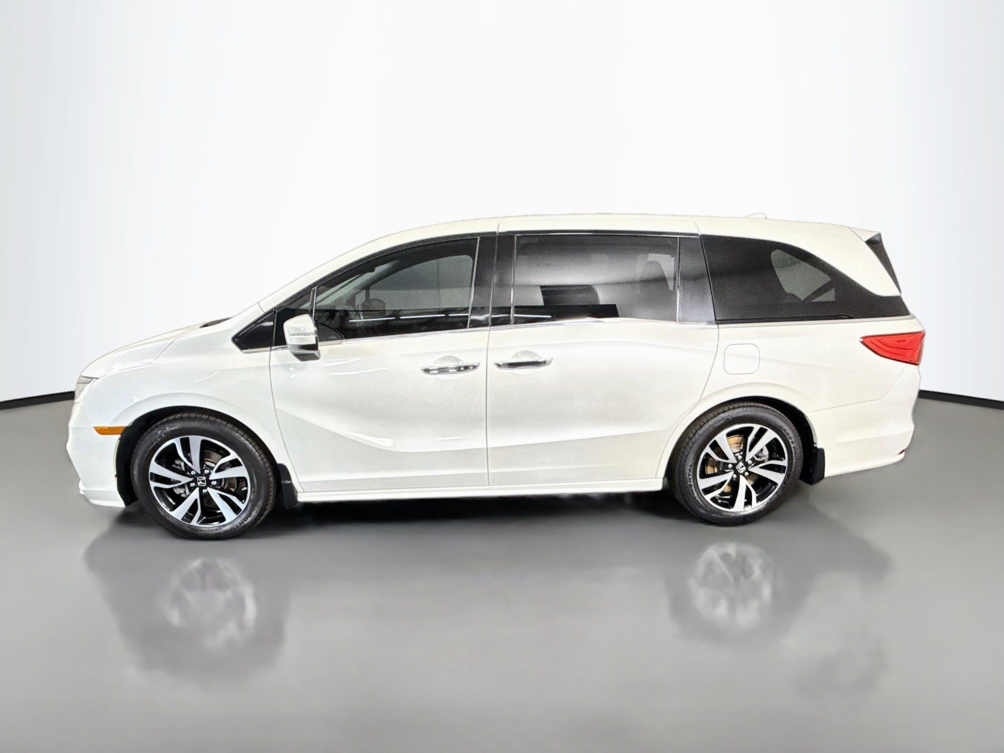Used 2018 Honda Odyssey Elite image 6