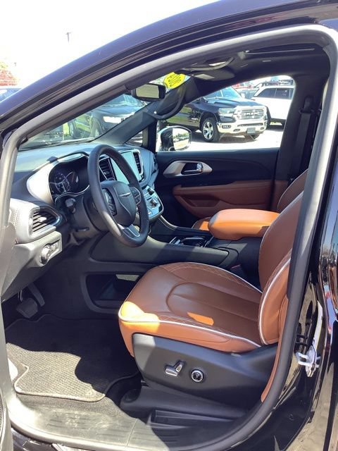 Certified 2024 Chrysler Pacifica Pinnacle FWD image 14