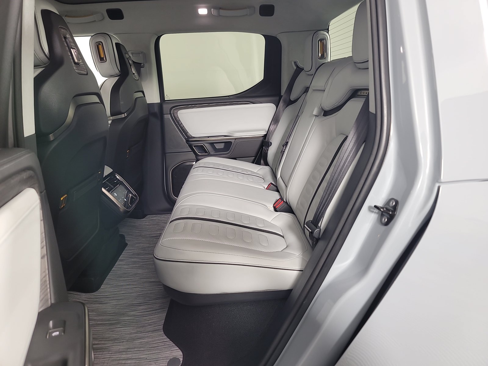 Used 2022 Rivian R1T Adventure AWD/4WD image 21