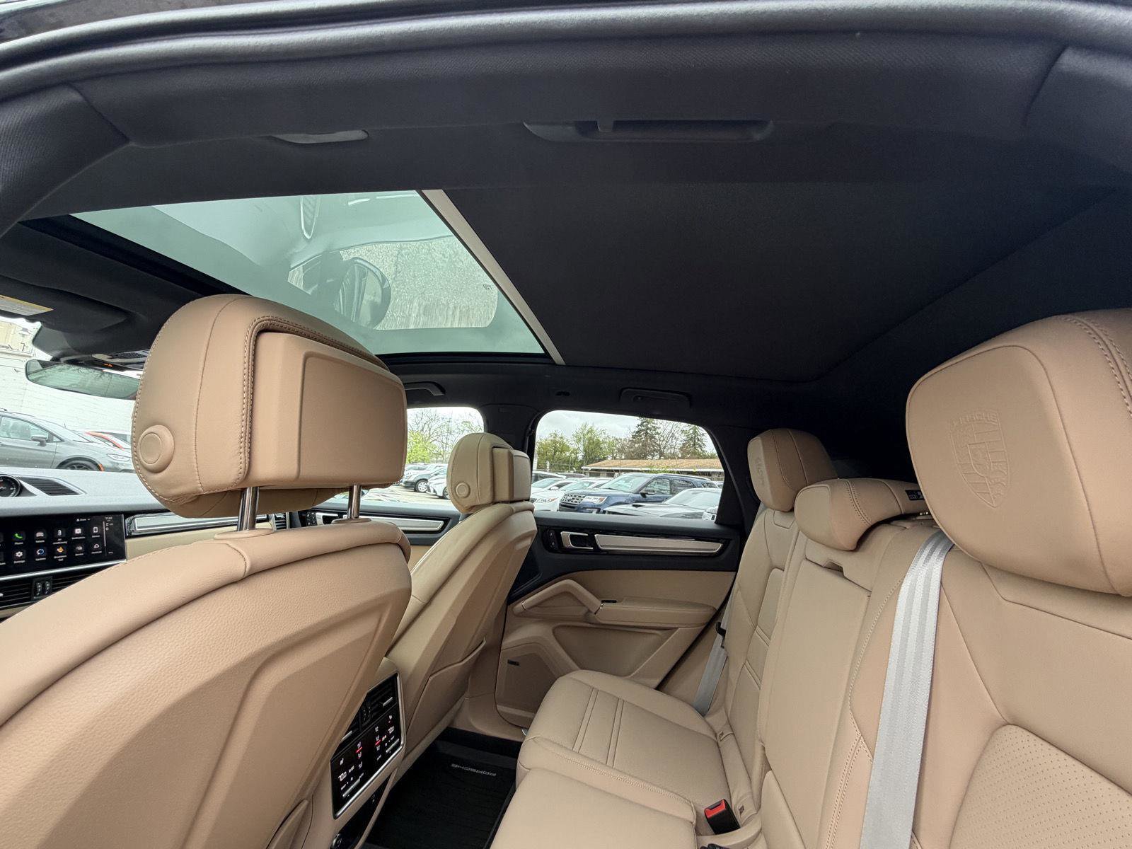 Used 2023 Porsche Cayenne S Platinum AWD/4WD image 30