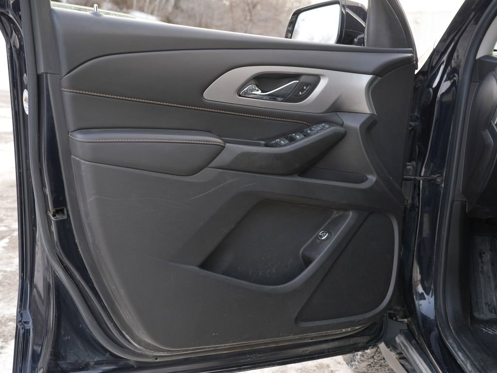 Used 2020 Chevrolet Traverse LT w/ Driver Confidence II Package image 14