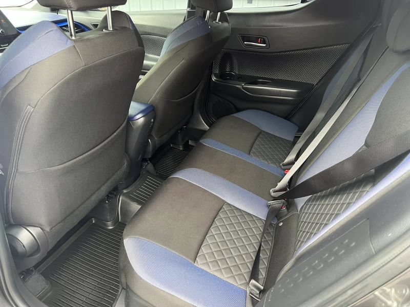 Used 2021 Toyota C-HR XLE FWD image 17
