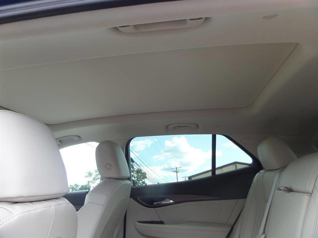 Used 2022 Buick Envision Avenir w/ Technology Package II image 10