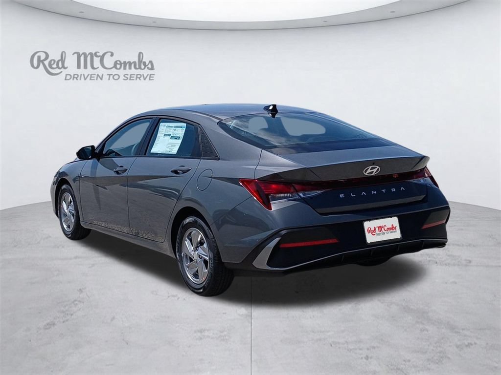 New 2026 Hyundai Elantra SE FWD image 3