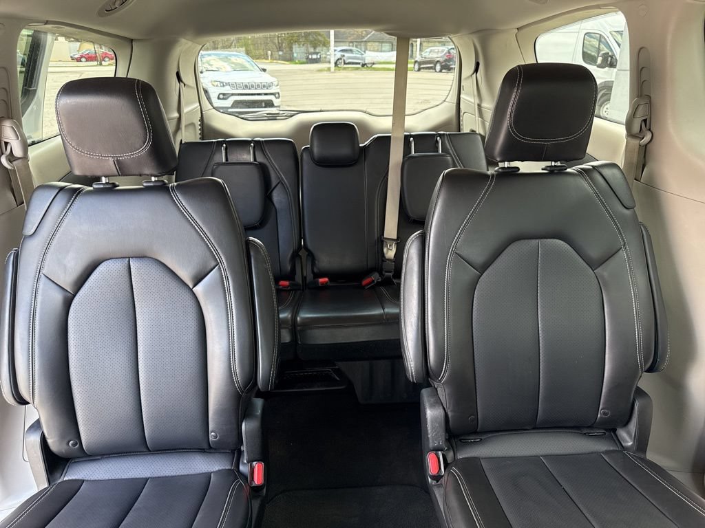 Used 2024 Chrysler Pacifica Touring-L FWD image 41