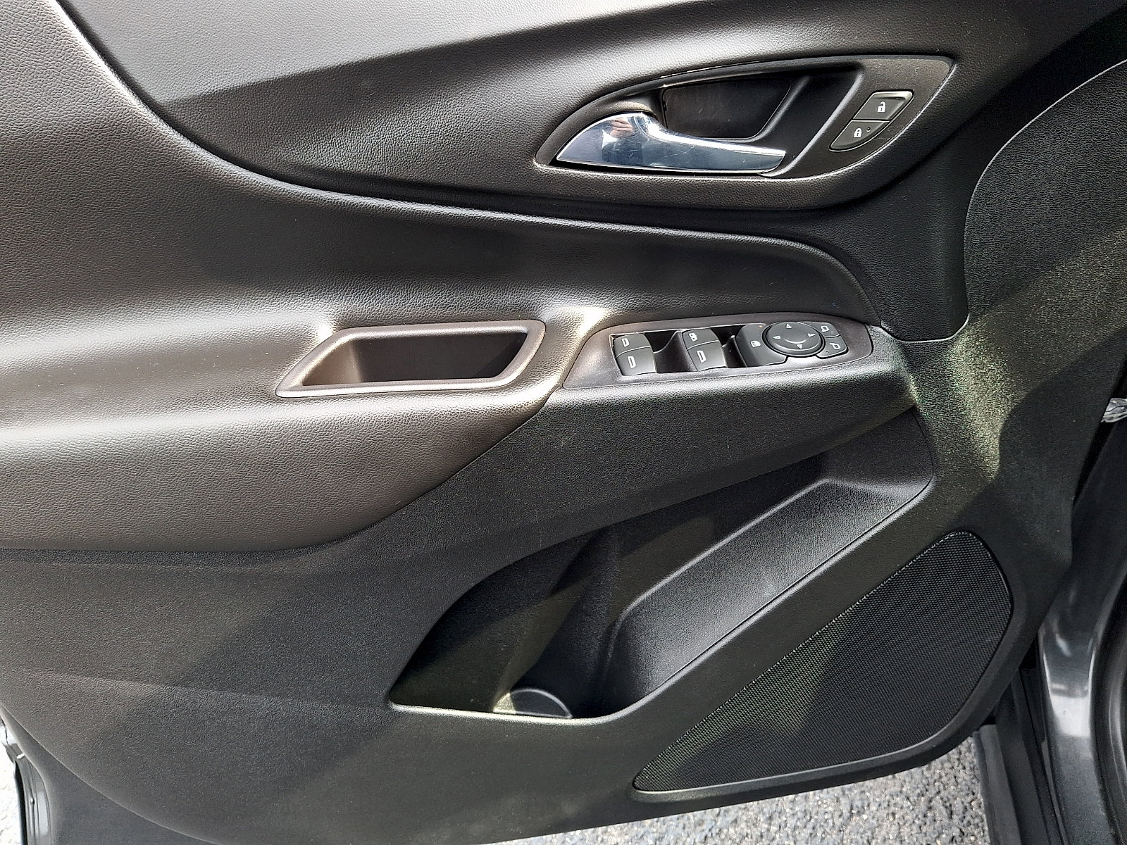 Certified 2018 Chevrolet Equinox LT FWD image 12