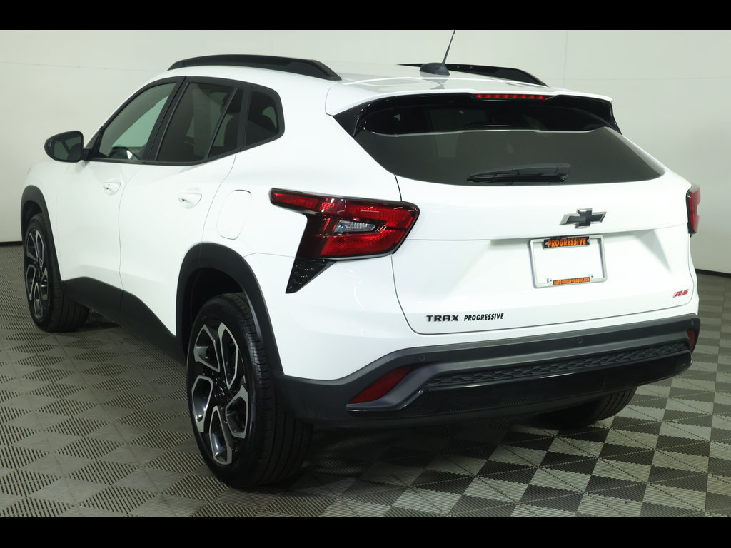 Used 2025 Chevrolet Trax RS w/ Driver Confidence Package FWD image 13