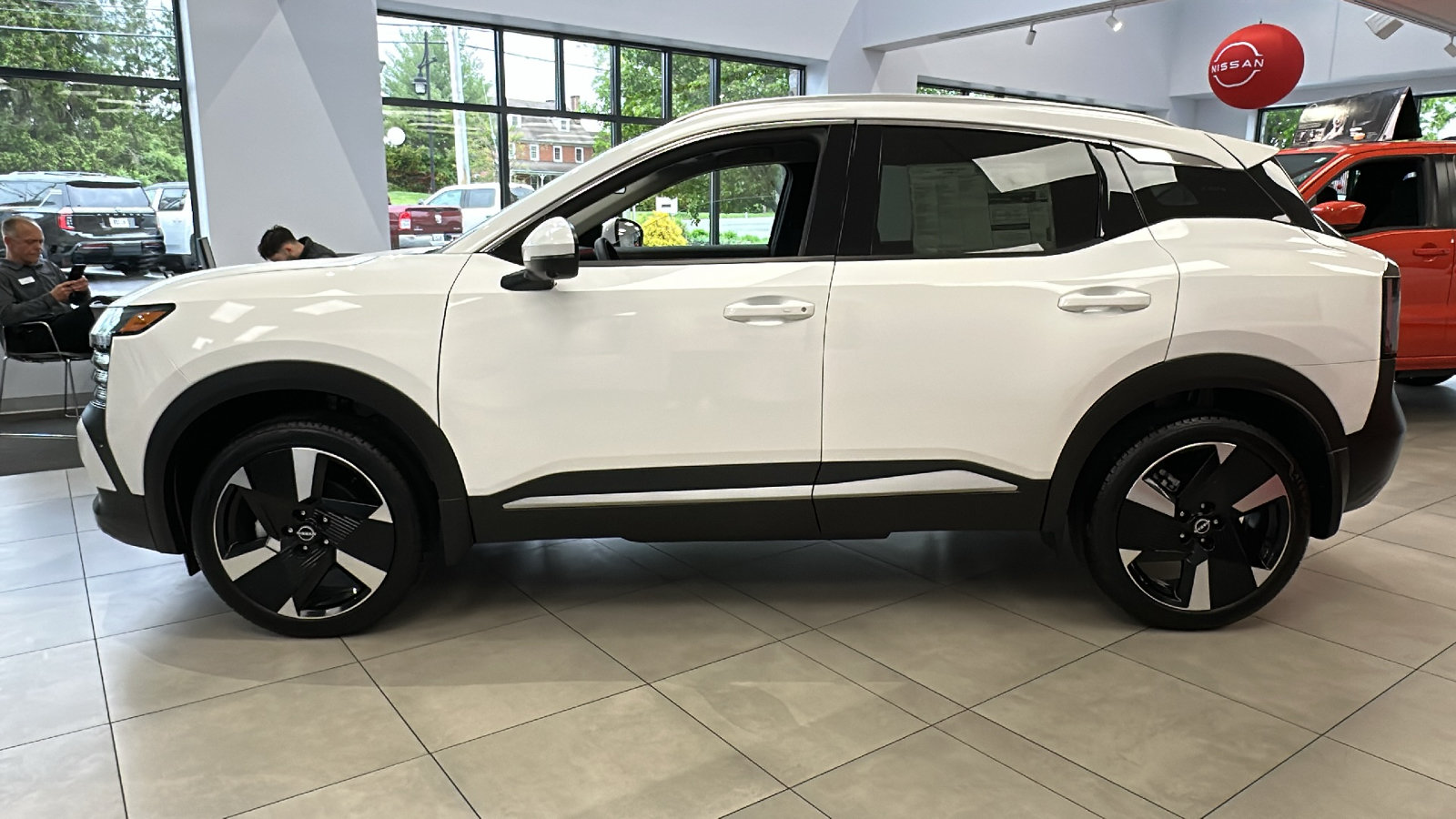 New 2025 Nissan Kicks SR w/ Illumination Package AWD/4WD image 12