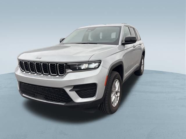 Used 2024 Jeep Grand Cherokee Laredo X image 3