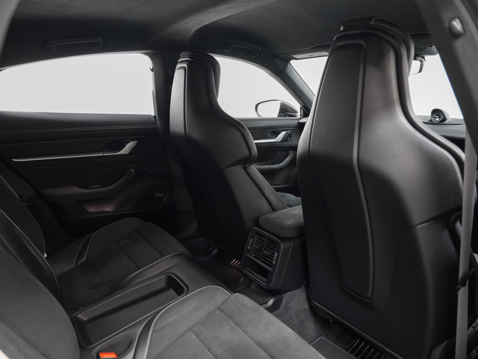 Certified 2025 Porsche Taycan Turbo GT AWD/4WD image 36